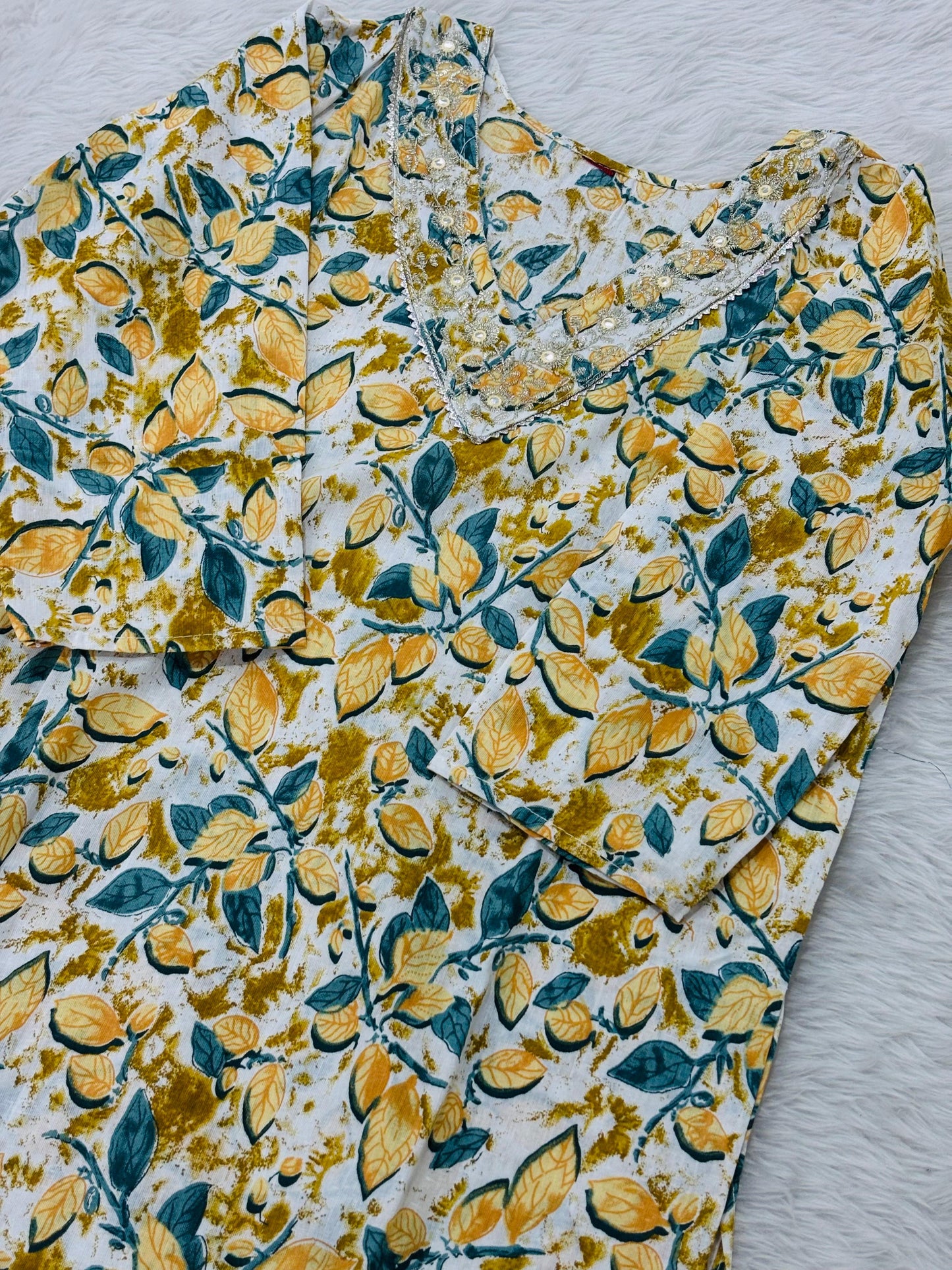 V-neck embroidered kurtipant set