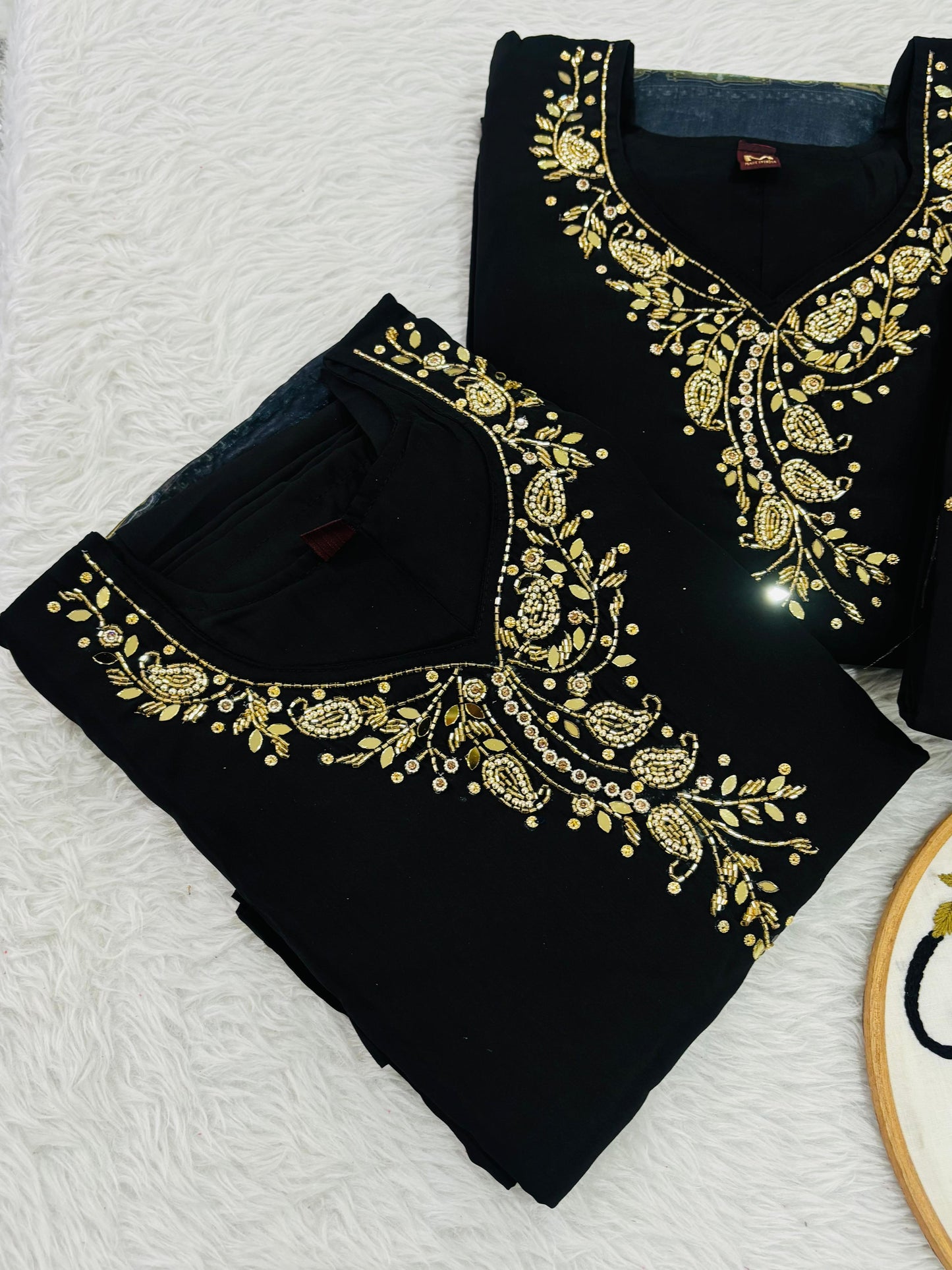 Hotblack  Handwork romansilk suit