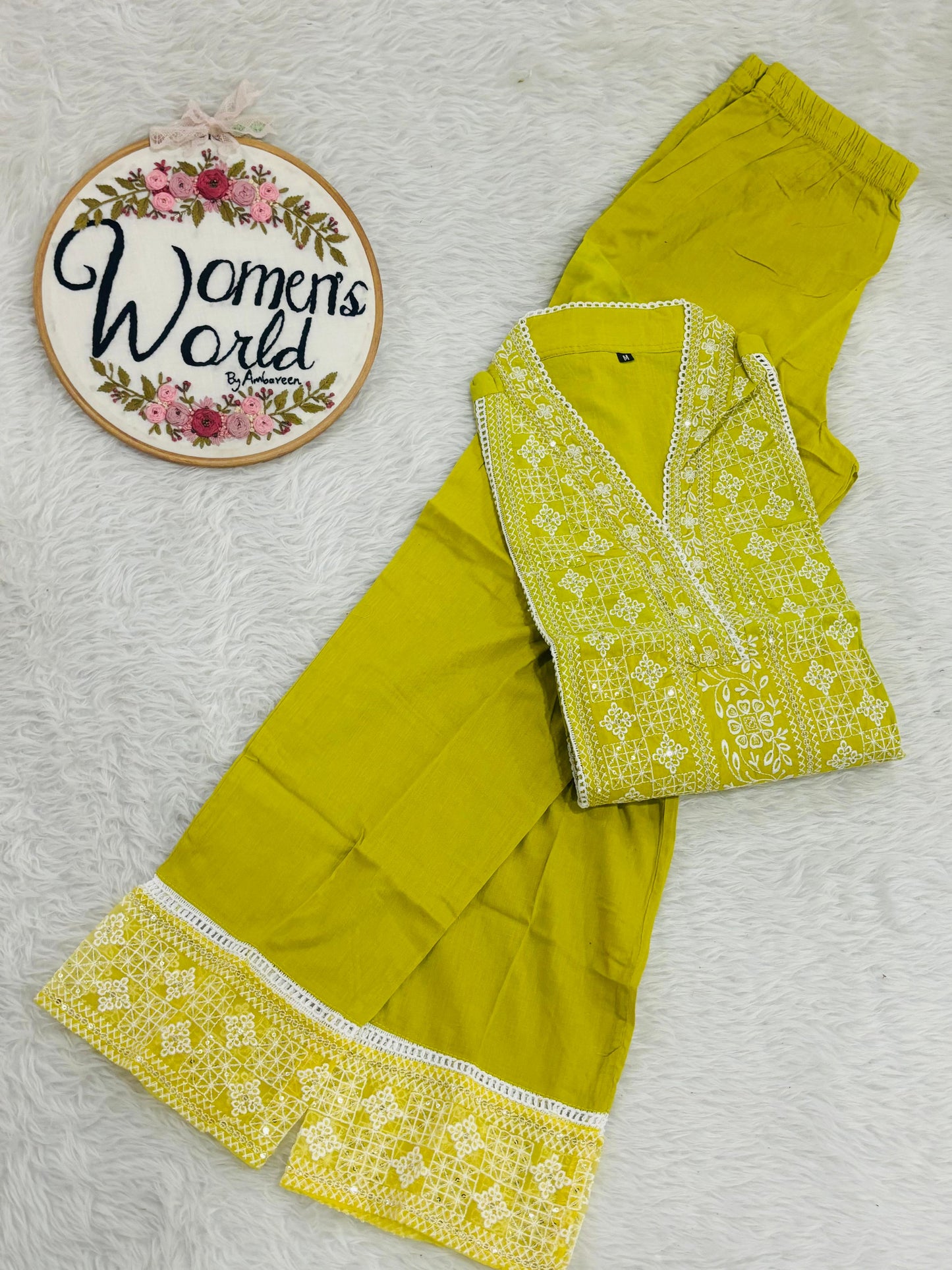 chikankari kurtipant suit