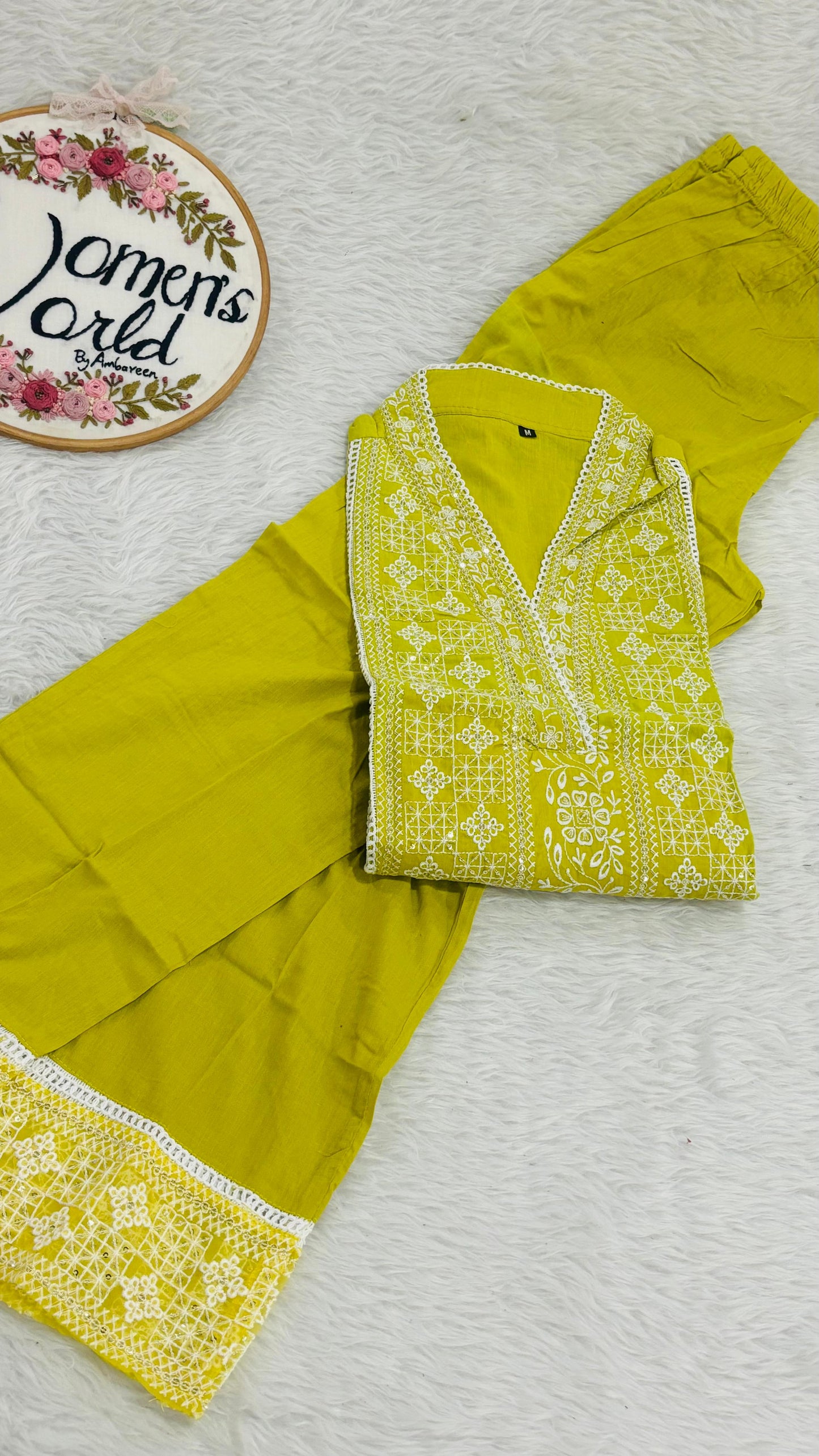 chikankari kurtipant suit