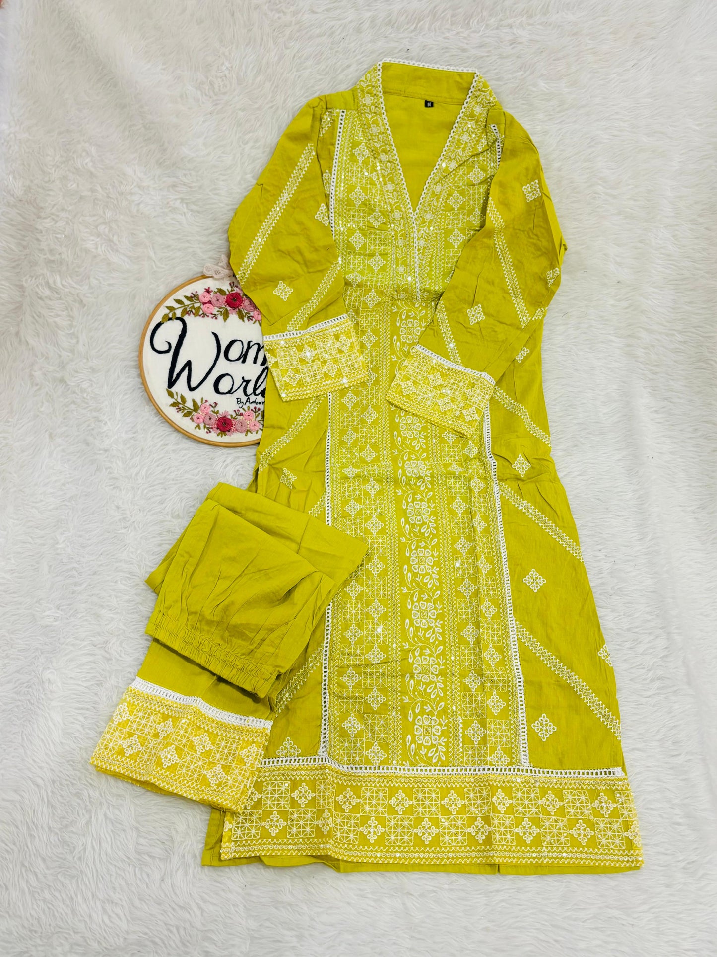 chikankari kurtipant suit