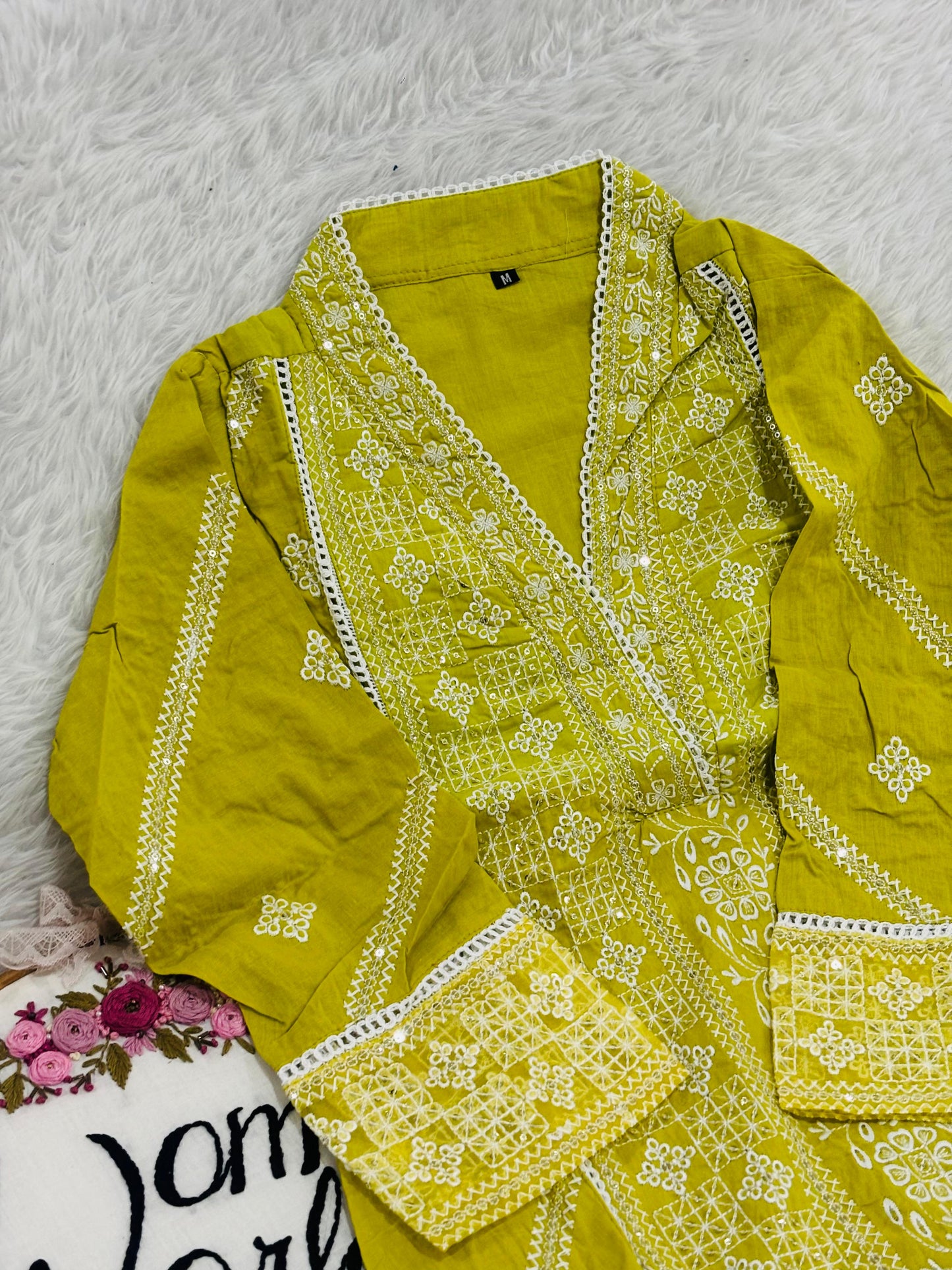 chikankari kurtipant suit