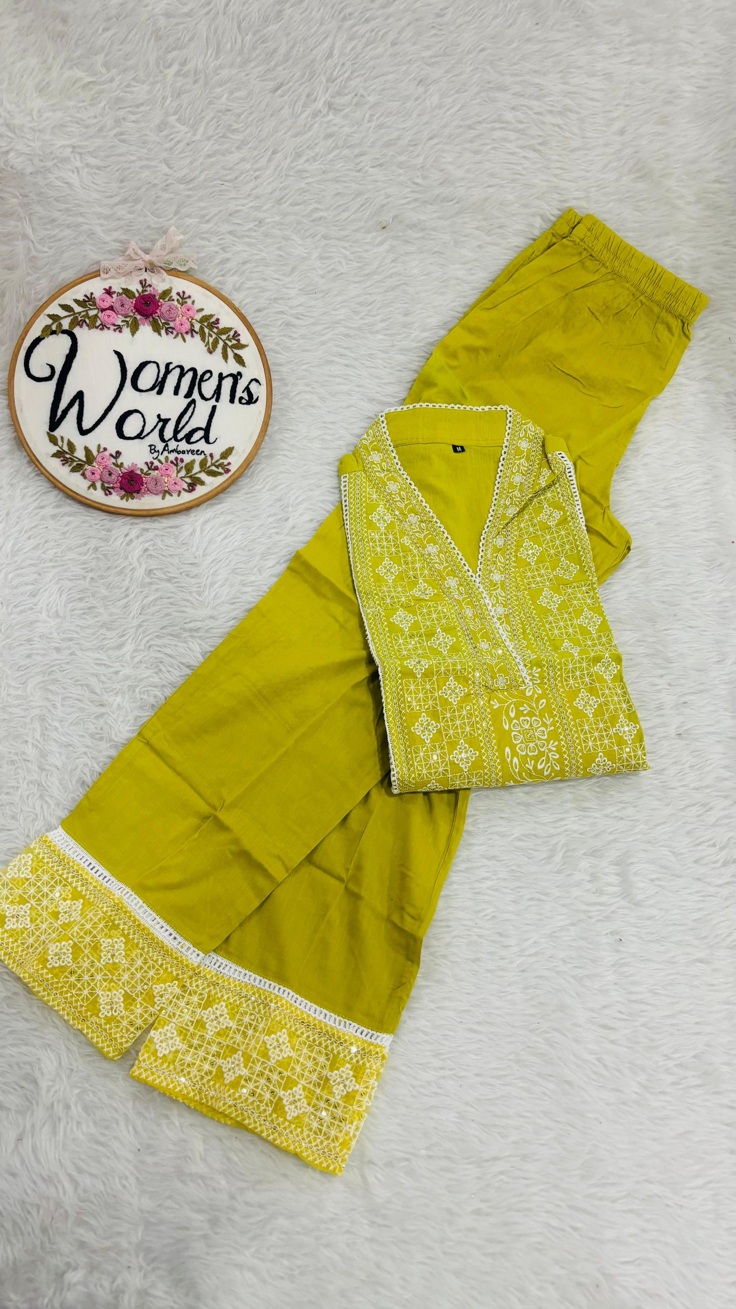 chikankari kurtipant suit